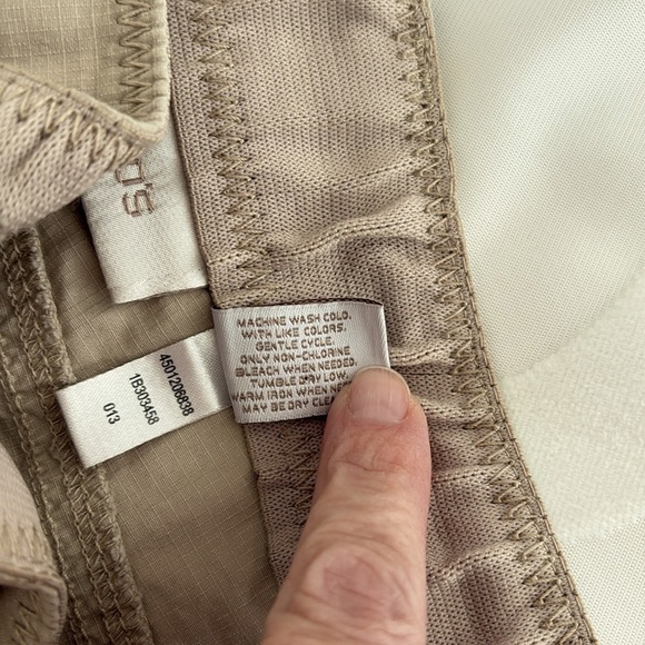 Chico's Tan/Khaki Lightweight Capri Pants. Made with 2% Spandex. Size 2.5=14 - Picture 9 of 11